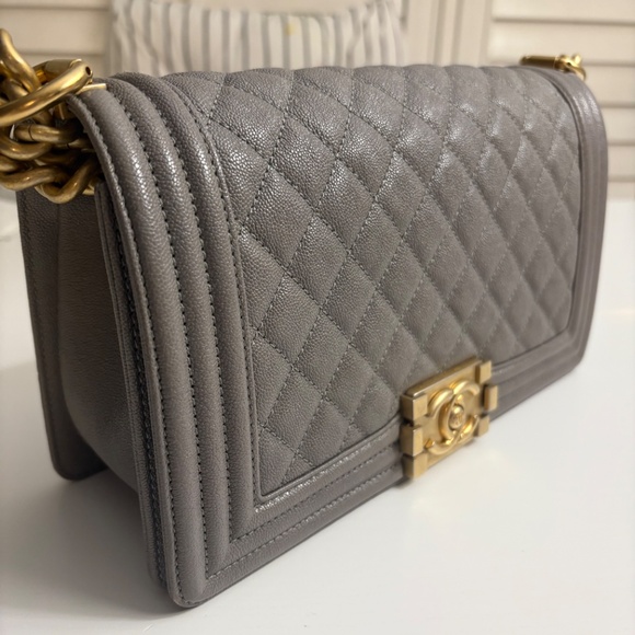Chanel Boy - Original Medium in Grey and Gold hardware - Picture 11 of 16
